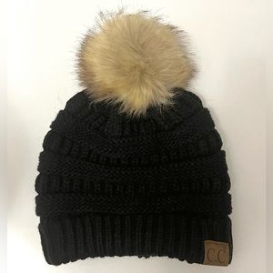 NWOT Black Cable Knit Faux Fur Pom Pom Beanie Hat Women One Size Cabincore Lodge